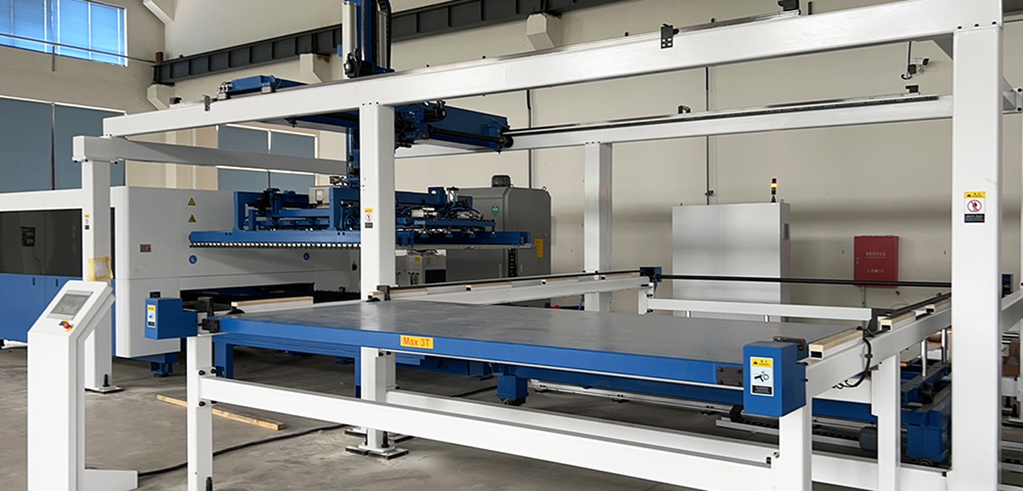 Blechbearbeitungsausr&uuml;stung