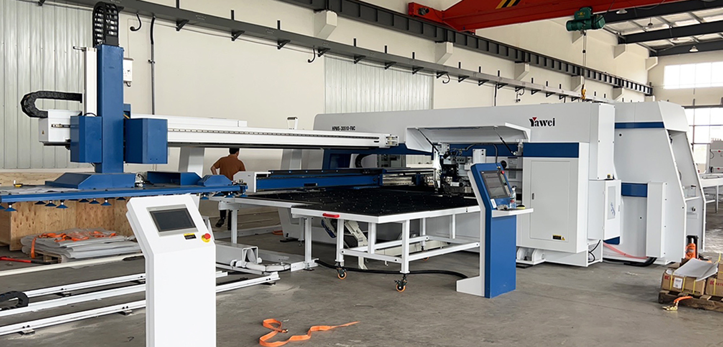 Blechbearbeitungsausr&uuml;stung