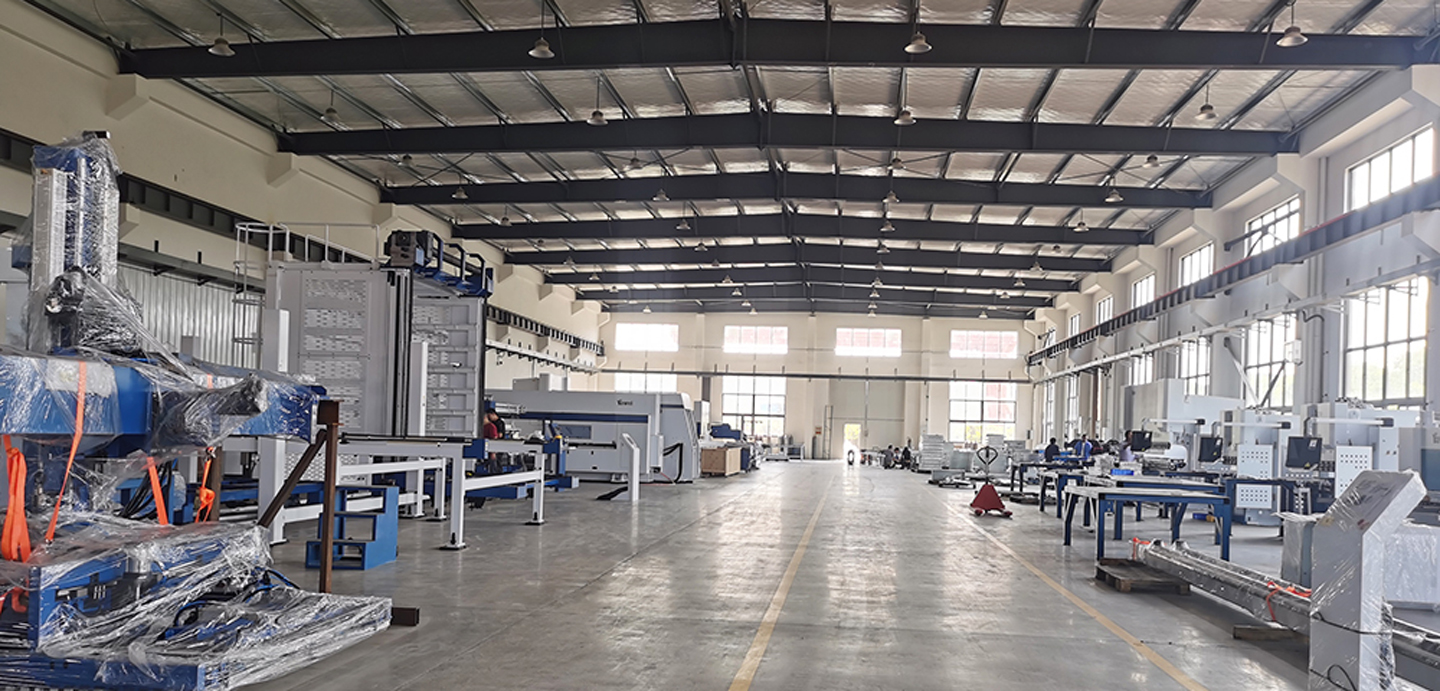 Blechbearbeitungsausr&uuml;stung