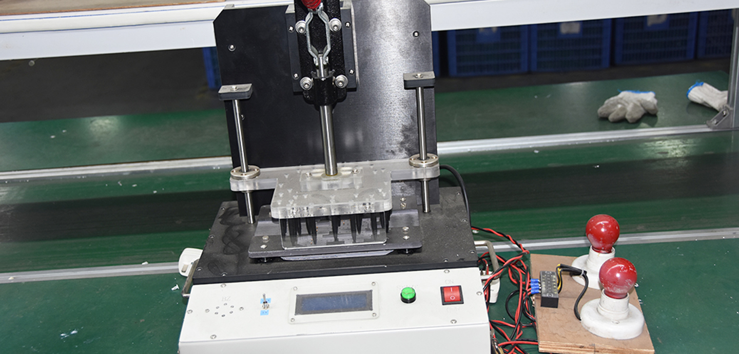 Ausr&uuml;stung zur Leuchtenproduktion