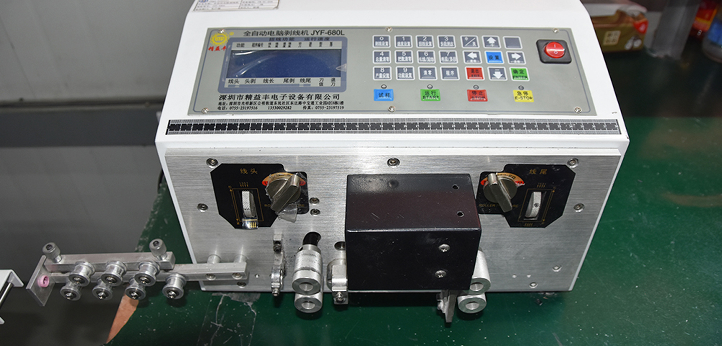 Ausr&uuml;stung zur Leuchtenproduktion