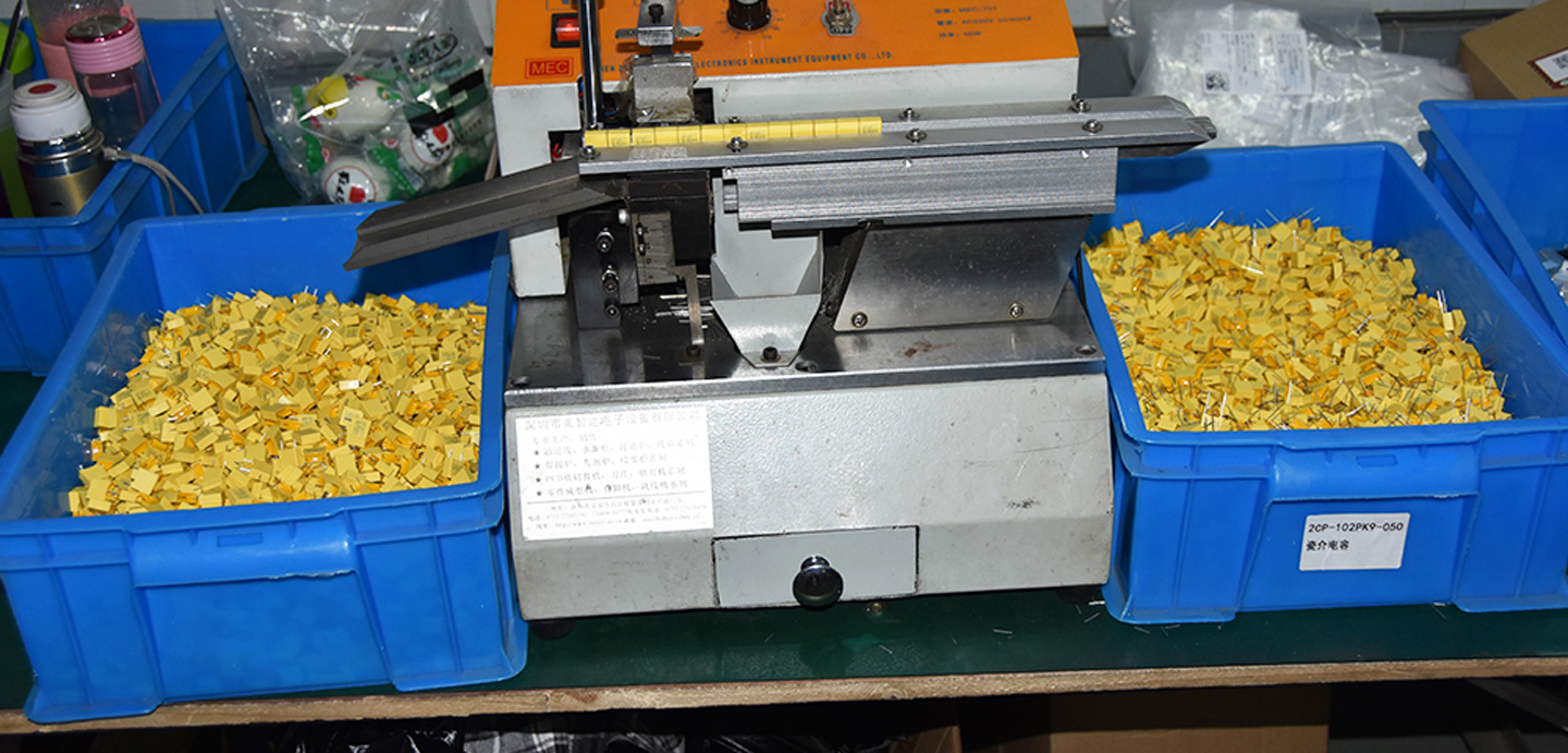 Ausr&uuml;stung zur Leuchtenproduktion