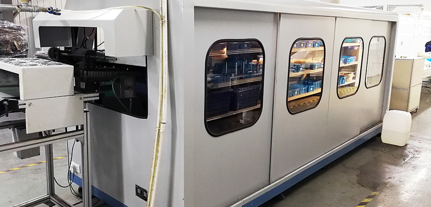 Ausr&uuml;stung zur Leuchtenproduktion