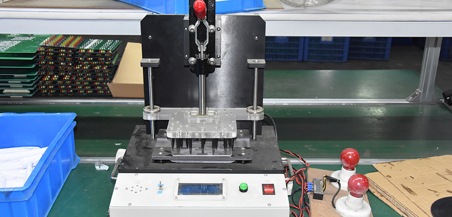 Ausr&uuml;stung zur Leuchtenproduktion