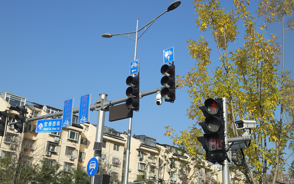 Warten auf die Übertragung und Ausstattung mit 300 Beleuchtungskörpern, Wangjing-Projekt, Hongtai West Street und Hongchang Road
