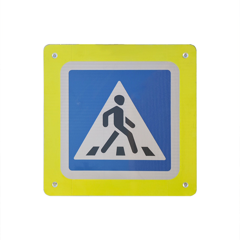 Innenleuchtende Fu&szlig;g&auml;nger&uuml;berwegsschilder